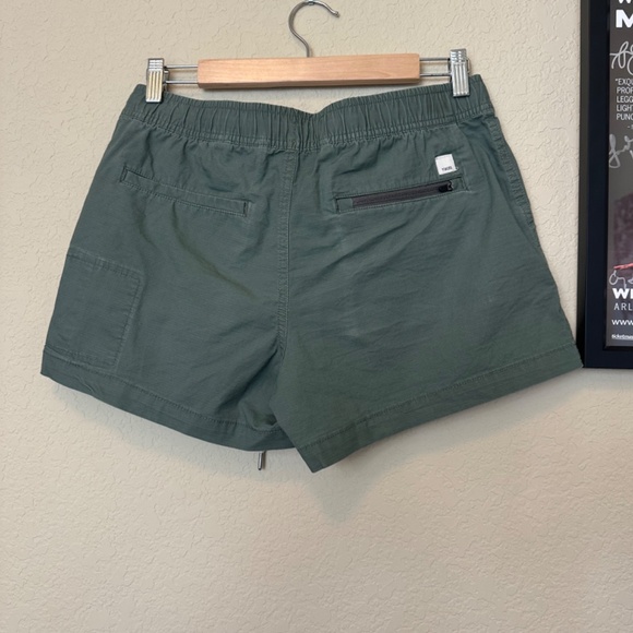 Vuori women's ripstop shorts - green - size medium - Picture 2 of 3